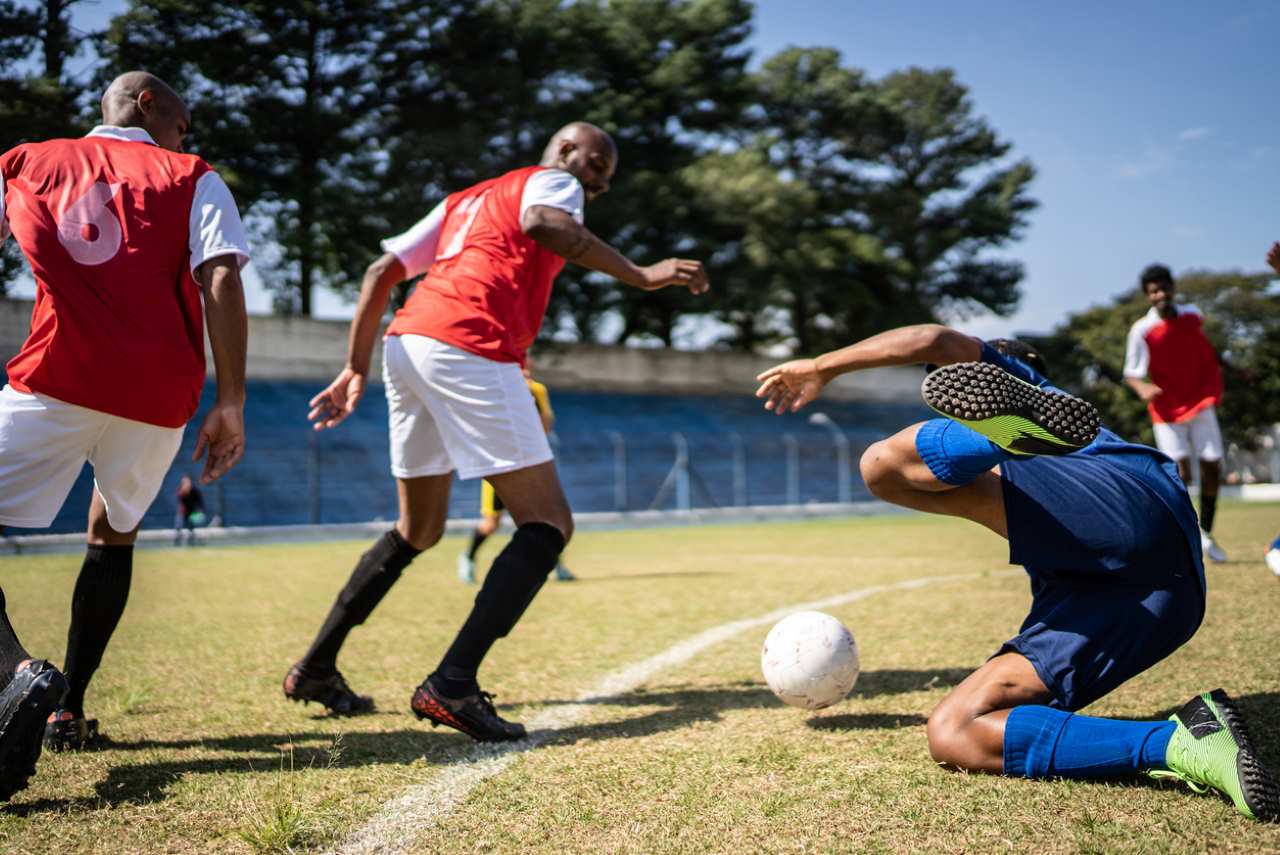 Soccer player on the floor after a foul